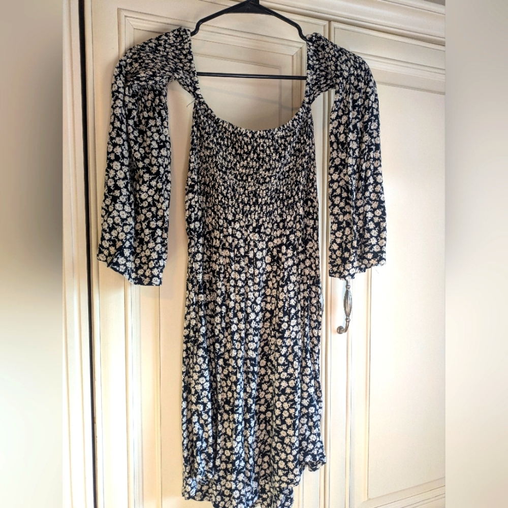 Long sleeve, off shoulder, Billabong Black and White dress. Size XS.